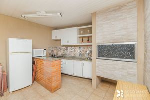 Image 16 - 890827