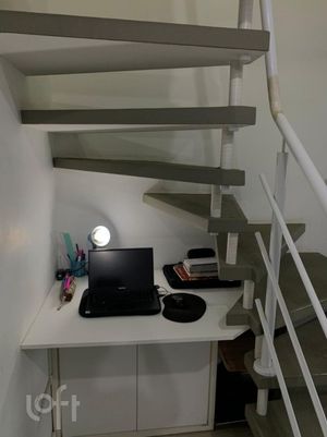Image 19 - 890833