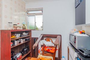 Image 4 - 890837