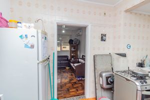 Image 6 - 890837
