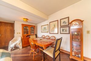 Image 7 - 890875