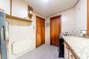 Image 18 - 890875