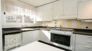 Image 11 - 890880