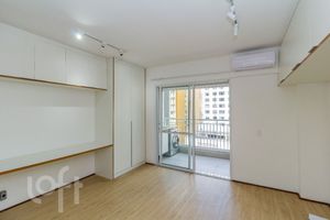 Image 8 - 890907
