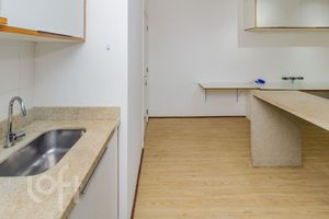 Image 6 - 890907