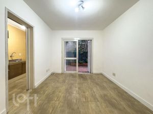 Image 1 - 890909