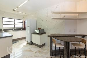 Image 11 - 890923