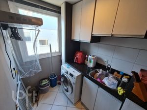 Image 6 - 890930