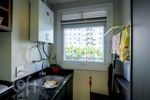 Image 21 - 890935