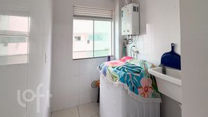 Image 7 - 890936