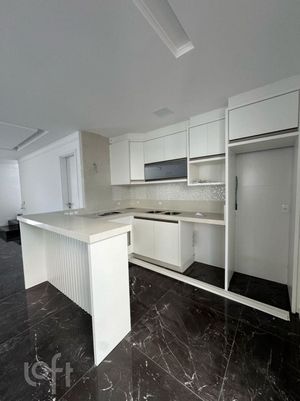 Image 19 - 890937