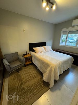 Image 8 - 890945