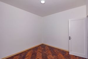 Image 6 - 890967