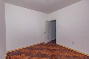 Image 7 - 890967