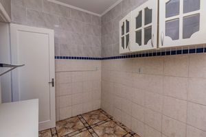 Image 14 - 890967