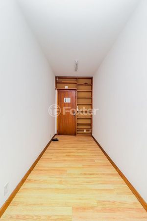 Image 7 - 891008
