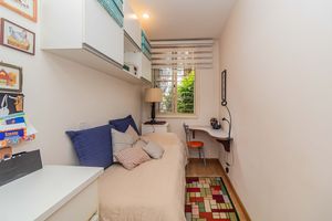 Image 8 - 891009