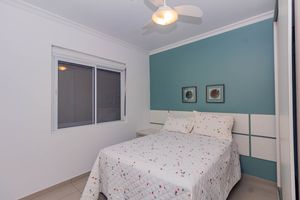 Image 19 - 891017