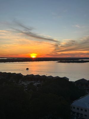 Image 19 - 891017