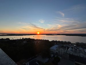 Image 17 - 891017