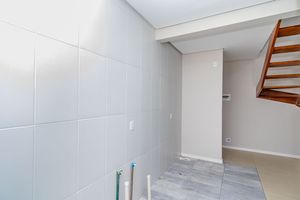 Image 31 - 891023