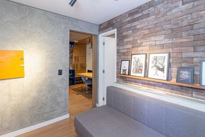 Image 7 - 891024