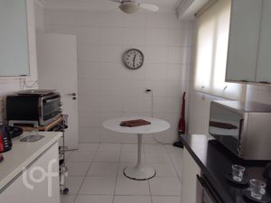 Image 7 - 891072
