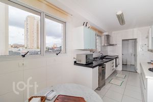 Image 37 - 891072
