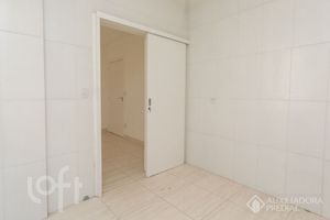 Image 6 - 891073