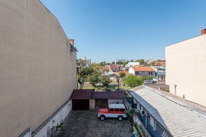 Image 11 - 891077