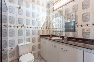 Image 15 - 891077