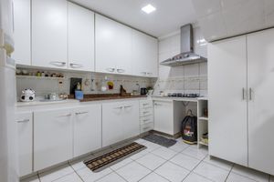 Image 18 - 891077