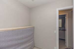Image 19 - 891091