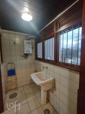 Image 8 - 891105