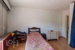 Image 8 - 891106