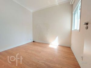 Image 19 - 891108