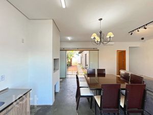 Image 4 - 891191
