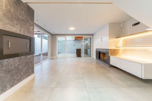 Image 3 - 891231