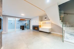 Image 1 - 891231