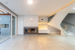 Image 2 - 891231