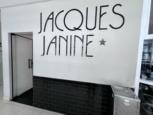 Image 19 - 891284