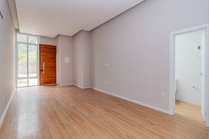 Image 6 - 891352
