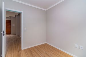 Image 8 - 891352