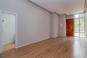 Image 6 - 891353