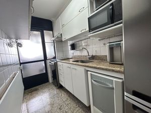 Image 10 - 891378