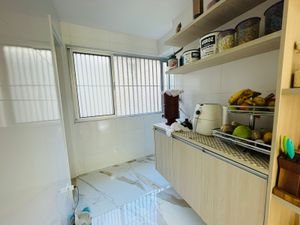 Image 9 - 891436