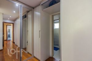 Image 32 - 891474