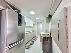 Image 4 - 891516