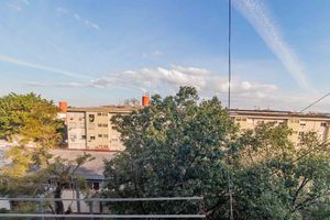 Image 2 - 891558