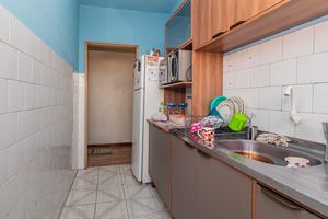 Image 13 - 891558